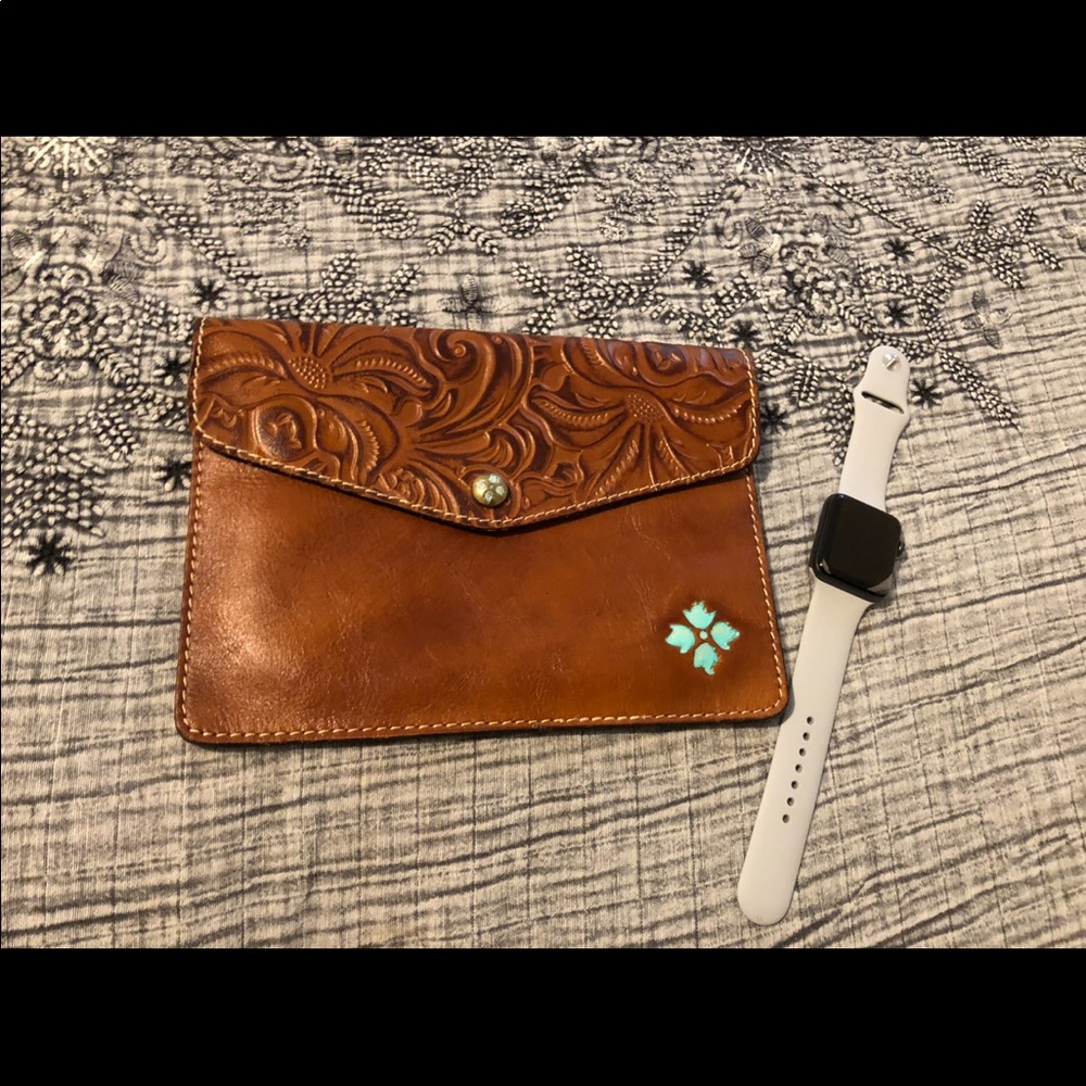 Patricia Nash beautiful leather hand clutch!